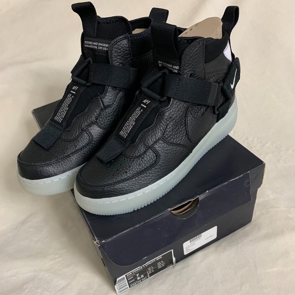 NIB! Nike Air Force 1 Sneakers Mid Utility Black Half Blue, Size 7 Mens